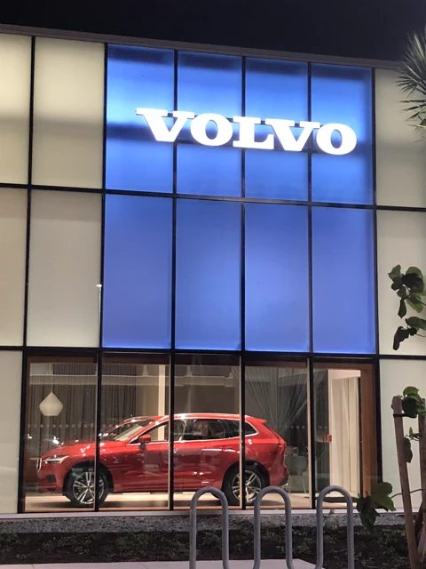 Naples Volvo — photo 12